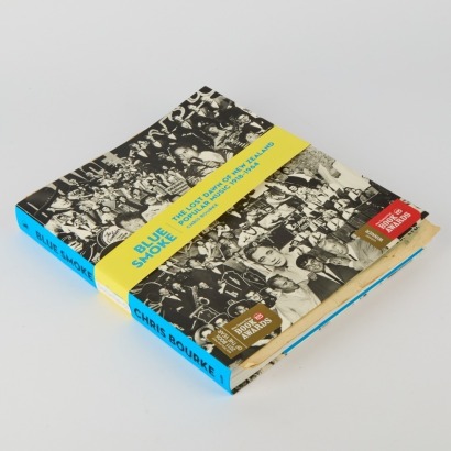 Blue Smoke: The Lost Dawn of New Zealand Popular Music by Chris Bourke
