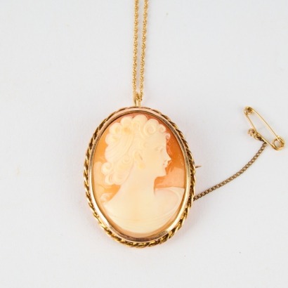 A Cameo Brooch/Necklace
