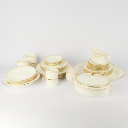 A Vera Wang Champagne Duchease Dinner Service for Wedgewood