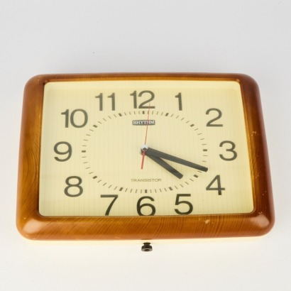 A Vintage Rhythm Transistor Wall Clock