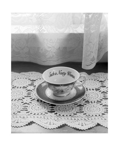 SAMSON DELL Tea, spilt