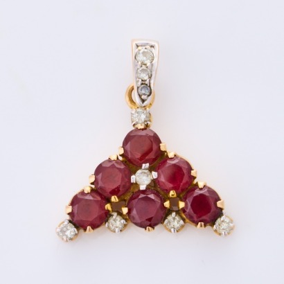 14ct Yellow Gold, Round Garnet / .10ct Diamond Pendant