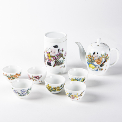 A set of Chinese Jingdezhen ' played babies' tea ware