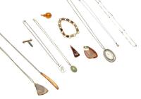 A quantity of &nbsp;jewellery including 9ct gold agate pedants, &nbsp;silver Sandos pendant watch on chain, amber pendant, 9ct jade pendant etc.