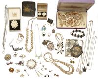 A large quantity of costume jewellery including a compact, cigar case and faux pearls.&nbsp;