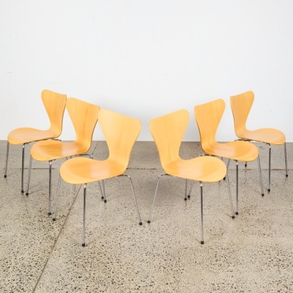 A Set of Six Series 7 Chairs by Arne Jacobsen for Fritz Hansen