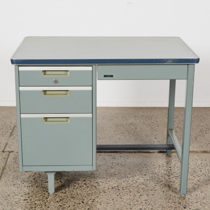 A Naiki Tanker Desk