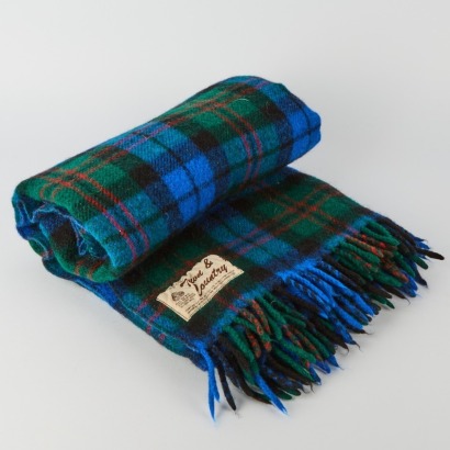A Vintage Town And Country Pure NZ Wool Blanket