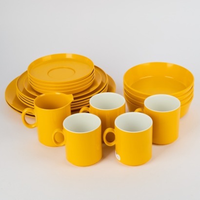 An Encore 20-Piece Melamine Set