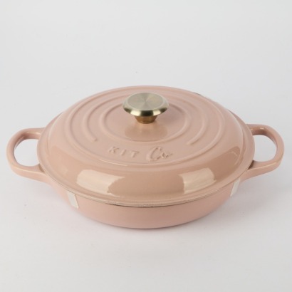 A Kit And Co Cast Iron Casserolle Dish Marshmellow Pink