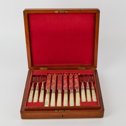 A 12-Piece Silver Plate Mother of Pearl-Handled Cutlery Set