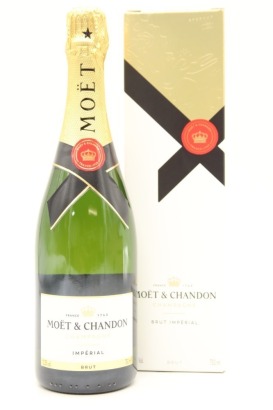 (1) NV Moet & Chandon Brut Imperial, Champagne (GB)