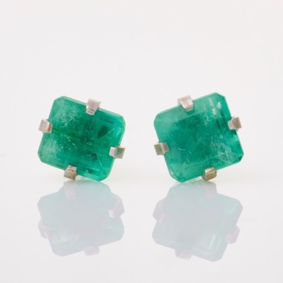 14ct White Gold, 5mm x 4mm Emerald Stud Earrings
