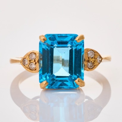 18ct Yellow Gold, Vintage, Oval Blue Topaz / .06ct Diamond Ring