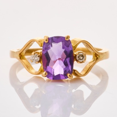 18ct Yellow Gold, Vintage, Oval Checkerboard Cut Amethyst / .03ct Diamond Ring