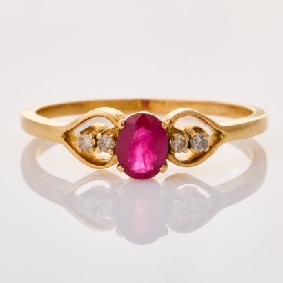 18ct Yellow Gold, Vintage, Oval Ruby /.04cts Diamond Ring