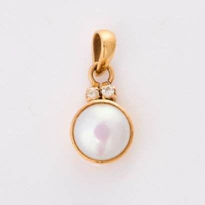 18ct Yellow gold, Mabe Pearl / .03ct Diamond Pendant