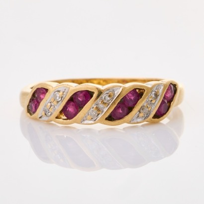 9ct Yellow Gold, Vintage, Ruby / 0.03ct Diamond Ring
