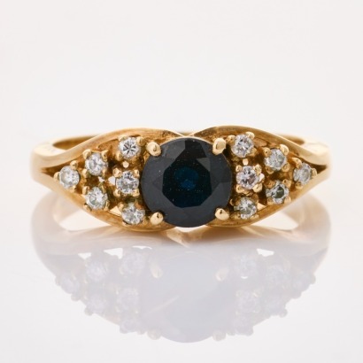 9ct Yellow Gold, Vintage, Round Sapphire / .12ct Diamond Ring