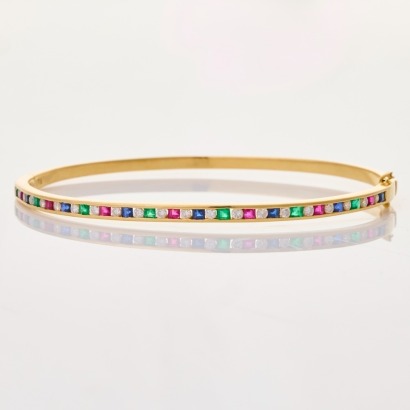 18ct Yellow Gold, 0.32ct Sapphire / 0.32ct Ruby / 0.35ct Emerald / 0.44ct Diamond Oval Hinged Bangle