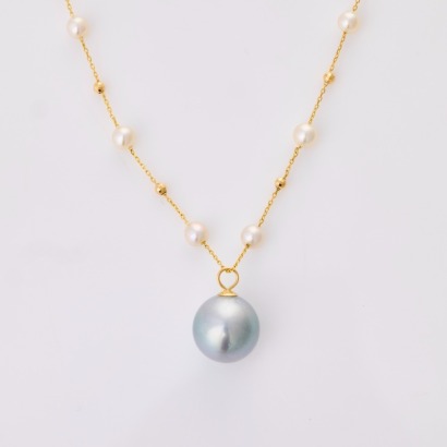 18ct Yellow Gold, 44cm, Modern, 10.6mm Black Pearl / 3.9mm White Pearls Fine Chain Necklace