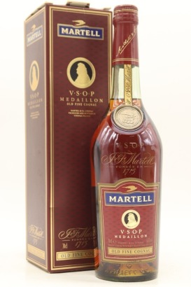 (1) Martell V.S.O.P. Medaillon Old Fine Cognac, France, 40% ABV, Circa. 1990's (GB)