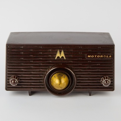 A Motorola Classic Brown Bakelite Valve Radio with Bullet Shaped Dial