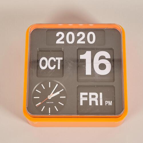 A Flip Clock by Karlsson