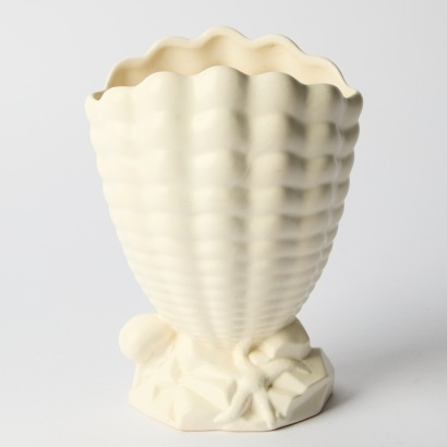 A Crown Lynn Shell Vase #637