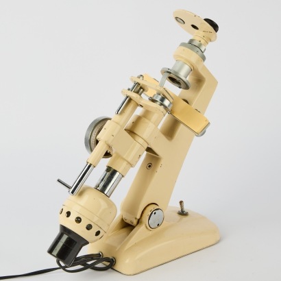 A Manual Lensmeter