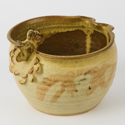 An Una Sharpley Chicken Poring Bowl