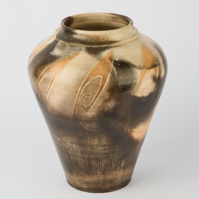 A Ngaio Wharekura Ceramic Vase