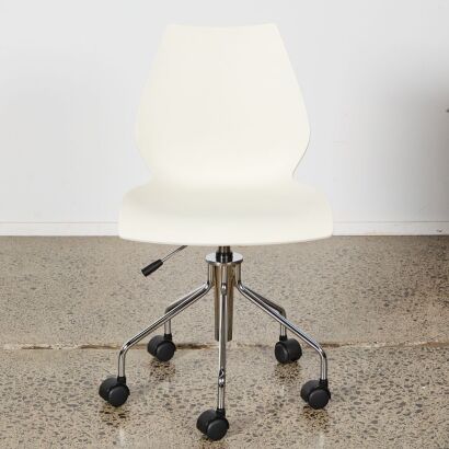 A Maui Swivel Chair by Vico Magistretti for Kartell