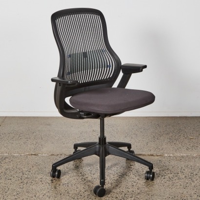 A Knoll Desk Chair With Arms