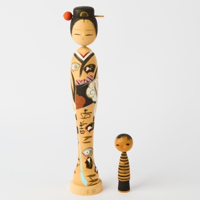 A Vintage Pair of Kokeshi Dolls In Box