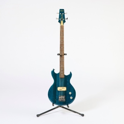 An Aria Pro II Cardinal Series Bass CBS-380