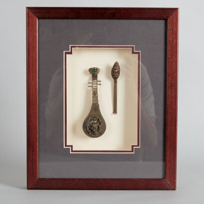 A Chinese Instrument-Shape Lock in Frame