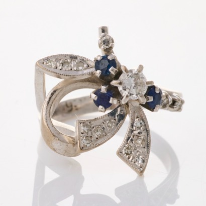 9ct White Gold, Vintage, Sapphire / .24ct Diamond Ring