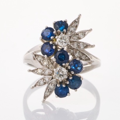 18ct White Gold, Vintage, Sapphire / .24ct Diamond Ring
