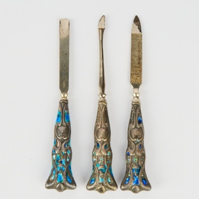 An Art Nouveau Abalone-Inlaid Manicure Set
