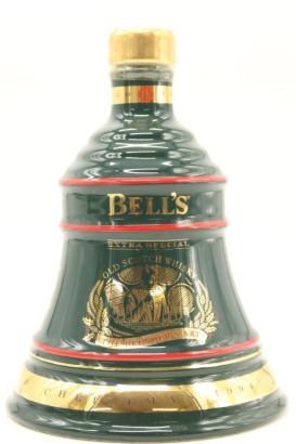 (1) Bell's Decanter 'Christmas 1994 Edition - The Blender's Art' 8 Year Old Extra Special Blended Scotch Whisky, 40% ABV