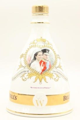 (1) Bell's 'Prince William & Kate Royal Wedding - 2011' Blended Scotch Whisky Decanter, 40% ABV