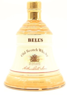 (1) Bell's Specially Selected Blended Scotch Whisky Decanter, 43% ABV, 750ml