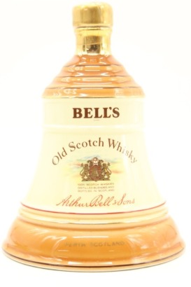 (1) Bell's Specially Selected Blended Scotch Whisky Decanter, 43% ABV, 375ml