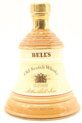 (1) Bell's Specially Selected Blended Scotch Whisky Decanter, 43% ABV, 187.5ml