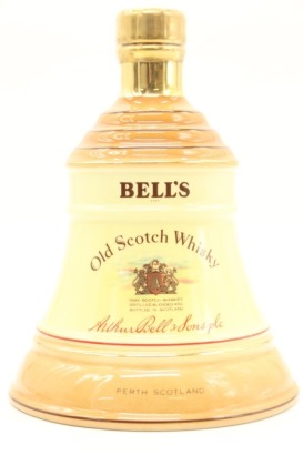 (1) Bell's Specially Selected Blended Scotch Whisky Decanter, 43% ABV, 750ml