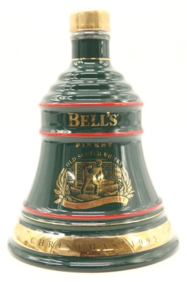 (1) Bell's Decanter 'Christmas 1993 Edition - The Cellarman's Art' Finest Blended Scotch Whisky, 40% ABV
