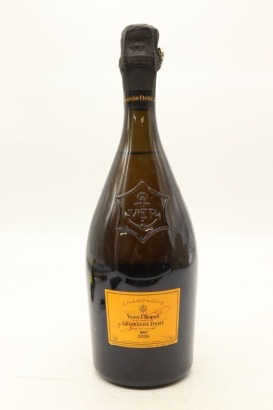 (1) 2006 Veuve Clicquot Ponsardin La Grande Dame Brut, Champagne [JR17.5] &diams;