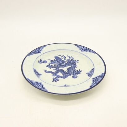 A Chinese Blue and White &lsquo;Dragon&rsquo; Dish