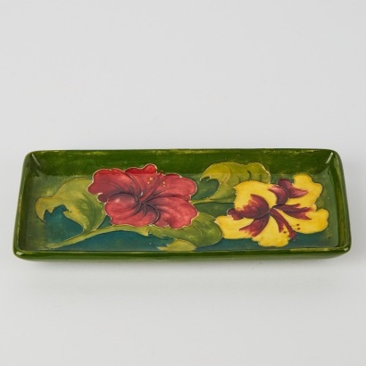 A Moorcroft Hibiscus Pattern Pen Tray